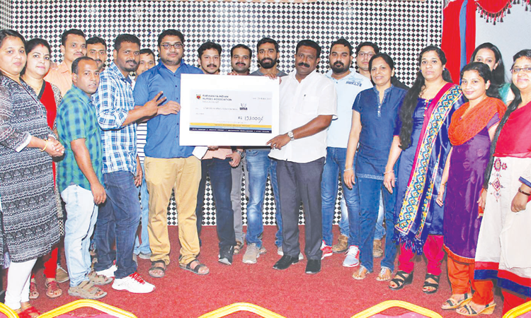 യു.​എ​ന്‍.​എ​ക്ക്‌ പ്ര​വ​ര്‍ത്ത​ന ഫ​ണ്ടും  അ​ഭി​ന​ന്ദ​ന​ങ്ങ​ളു​മാ​യി പ്ര​വാ​സി ന​ഴ്സു​മാ​ർ