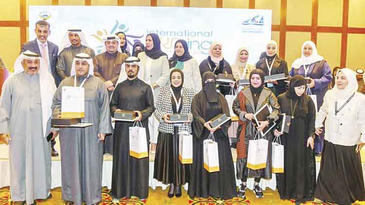 സ്വ​ദേ​ശി ന​ഴ്​​സു​മാ​ർ​ക്ക്​ 500 ദീ​നാ​ർ  അ​ധി​കം ശ​മ്പ​ളം ന​ൽ​കും