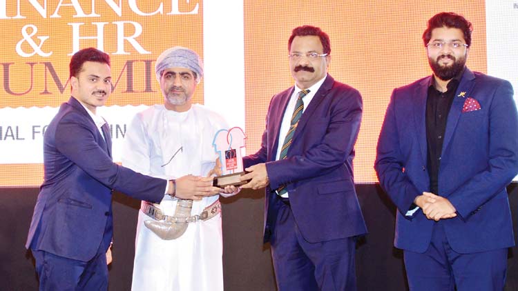 ഒ.​ഇ.​ആ​ർ എ​ക്​​സ​ല​ൻ​സ്​  പു​ര​സ്​​കാ​രം ബ​ദ​ർ അ​ൽ​സ​മ​ക്ക്​