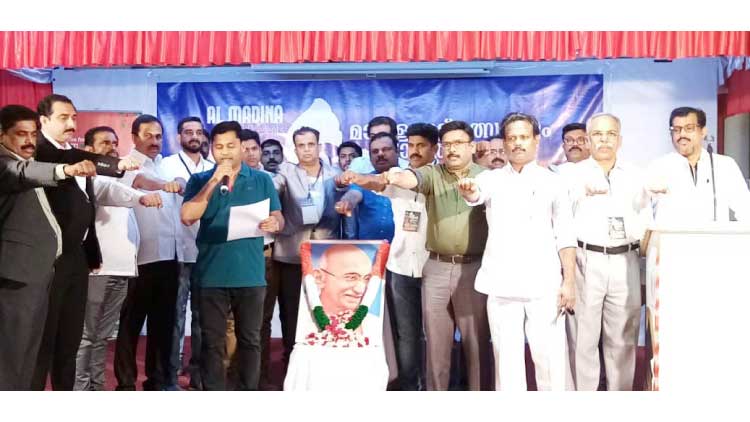 ഗാ​ന്ധി​ജി ര​ക്ത​സാ​ക്ഷി ദി​നം ‘രാ​ഷ്​​ട്ര പു​ന​ര​ർ​പ്പ​ണ’ ദി​ന​മാ​ക്കി ഒ.​ഐ.​സി.​സി