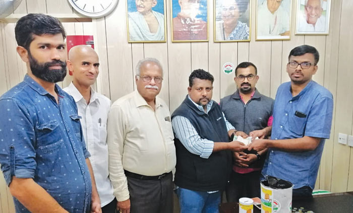 ഒ.​െ​എ.​സി.​സി സ​ഹാ​യ​ധ​നം കൈ​മാ​റി