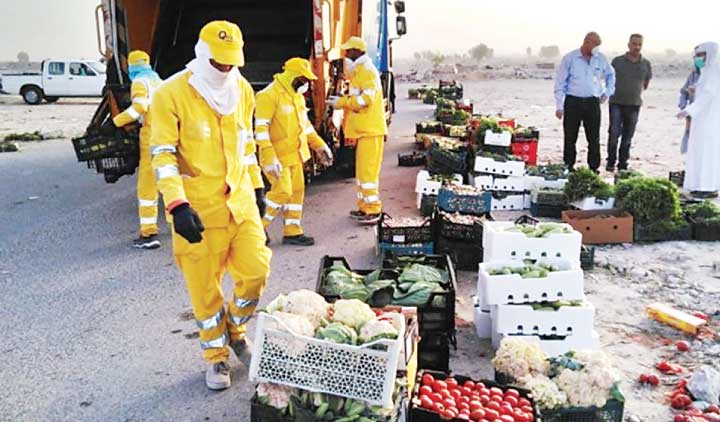 നി​രീ​ക്ഷ​ണം ശ​ക്​​തം, പ​ഴ​കി​യ ഭ​ക്ഷ​ണ​സാ​ധ​ന​ങ്ങ​ൾ പി​ടി​ച്ചു