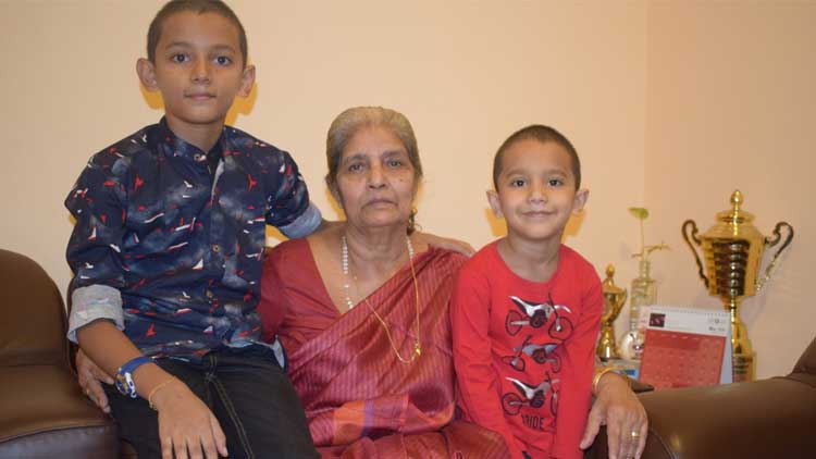 ഗൾഫ്​ മാധ്യമം- മീഡിയാ വൺ മിഷൻ വിങ്​സ്​ ഒാഫ്​ കംപാഷൻ; സമ്പാദ്യകുടുക്ക പൊട്ടിച്ച പണം കൈമാറി മലയാളി ബാലൻ