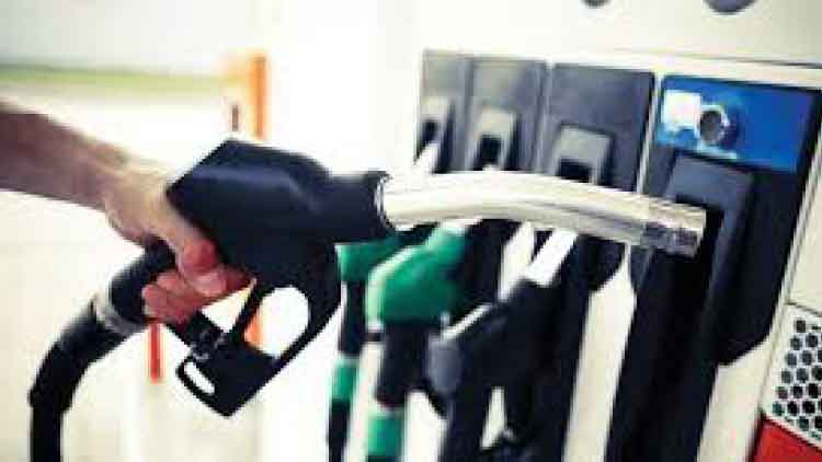 കൂ​ടി​യ വി​ല​ക്ക്​ ഇ​ന്ധ​ന വി​ൽ​പ​ന: പെ​ട്രോ​ൾ സ്​​േ​റ്റ​ഷ​ൻ ജീ​വ​ന​ക്കാ​ർ അ​റ​സ്​​റ്റി​ൽ 