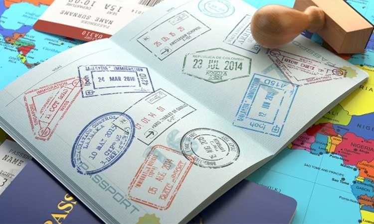 ചി​ല ത​സ്​​തി​ക​ക​ളി​ലെ  വി​സ വി​ല​ക്ക്​ നീ​ട്ടി