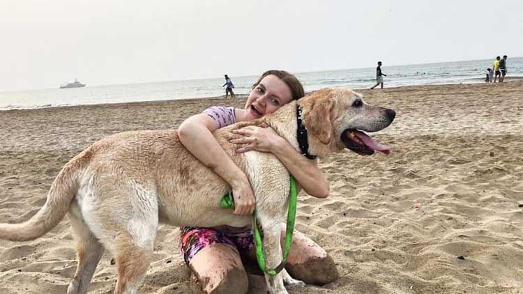 ക​ത്തി​കാ​ട്ടി ഭീ​ഷ​ണി​പ്പെ​ടു​ത്തി നാ​യ്​​ക്ക​ളെ ക​വ​ർ​ന്ന ബ്രി​ട്ടീ​ഷ്​ വ​നി​ത​ക​ൾ അ​റ​സ്​​റ്റി​ൽ