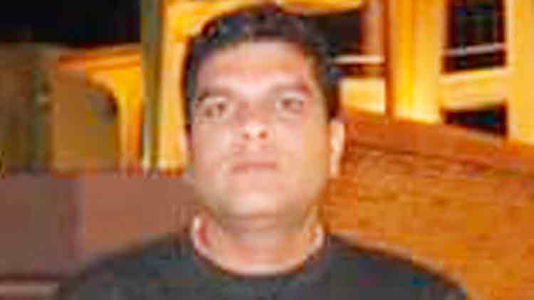 എ​റ​ണാ​കു​ളം സ്വ​ദേ​ശി  മ​രി​ച്ച​നി​ല​യി​ൽ