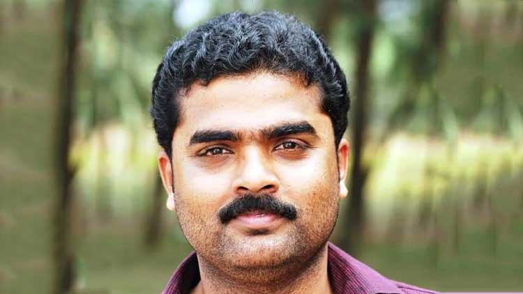 ഹൃ​ദ​യാ​ഘാ​തം: പൊ​ന്നാ​നി സ്വ​ദേ​ശി സ​ലാ​ല​യി​ൽ നി​ര്യാ​ത​നാ​യി