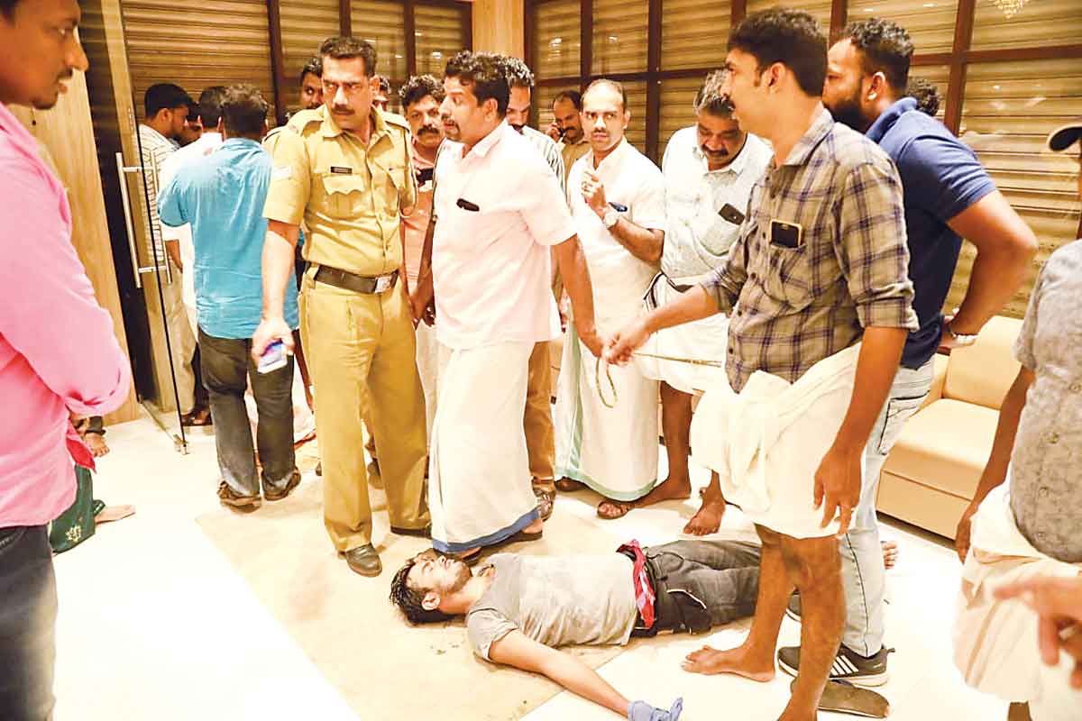 ​കോഴിക്കോട്​ ഓമശ്ശേരിയിൽ തോക്കു ചൂണ്ടി ജ്വല്ലറി കവർച്ച; ഒരാൾ പിടിയിൽ -വിഡിയോ