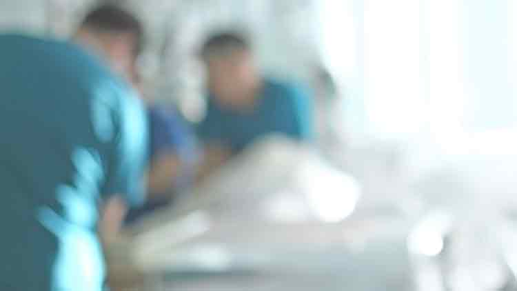 സ്​കൂൾ ബസിൽ കുടുങ്ങിയ നാലുവയസ്സുകാരി ഗുരുതരാവസ്ഥയിൽ