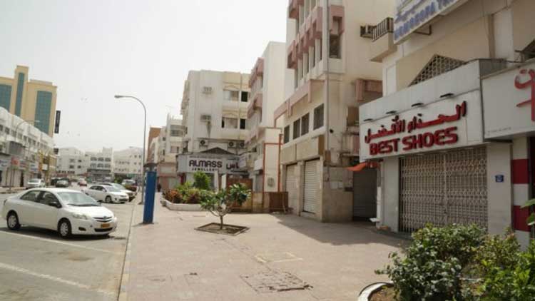 തു​റ​ന്നി​രി​ക്കു​ന്ന ക​ട​ക​ളി​ൽ  ആ​ളു​ക​ളു​ടെ പ്ര​വേ​ശ​നം നി​യ​ന്ത്രി​ക്ക​ണം