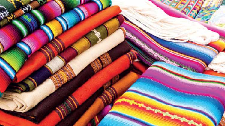 പ്ര​ള​യ​ബാ​ധി​ത​ര്‍ക്ക് ഓ​ണ​ക്കോ​ടി​യു​മാ​യി പ്ര​വാ​സി​ക​ള്‍