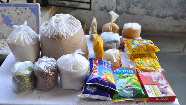 ഓണത്തിന് എല്ലാ റേഷൻ കാര്‍ഡ് ഉടമകള്‍ക്കും സൗജന്യ കിറ്റ് നല്‍കുമെന്ന് മുഖ്യമന്ത്രി