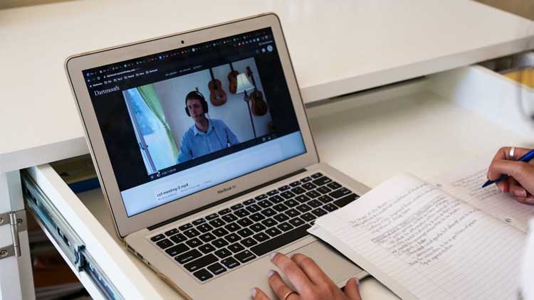 ഗവ. കോളജുകളിലെ 30 ശതമാനത്തിലധികം കുട്ടികൾക്ക് ഒാൺലൈൻ പഠനസൗകര്യമില്ല ഗവ. കോളജുകളിലെ 30 ശതമാനത്തിലധികം കുട്ടികൾക്ക് ഒാൺലൈൻ പഠനസൗകര്യമില്ല