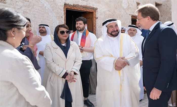 ഷാ​ര്‍ജ ബി​നാ​ലെ  ശൈ​ഖ് സു​ല്‍ത്താ​ന്‍ തു​റ​ന്നു