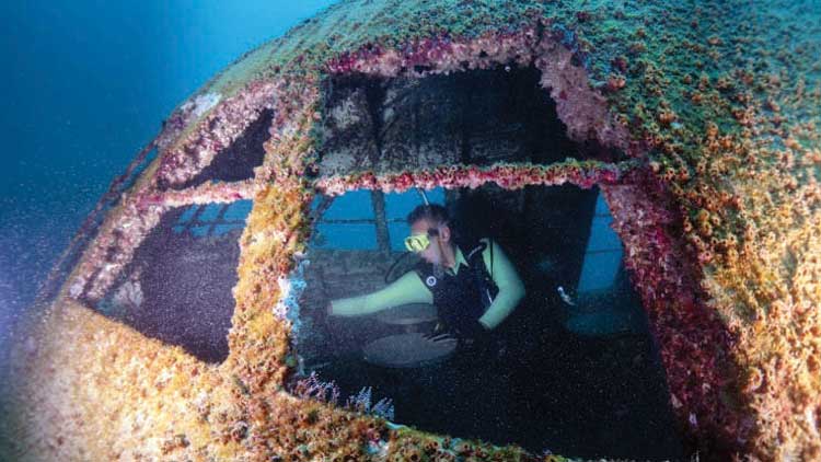 നിറപ്പകിട്ടാർന്ന ചടങ്ങിൽ ‘അണ്ടർ വാട്ടർ തീം പാർക്ക്’ രാജ്യത്തിന്​ സമർപ്പിച്ചു