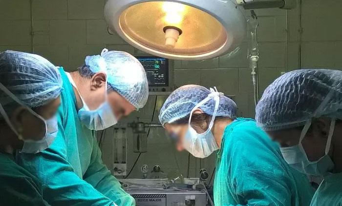 ചാവക്കാട്ട് രോഗിയുടെ  വയറ്റില്‍ 111  ഇരുമ്പാണികൾ