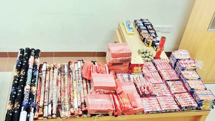 പ​ട​ക്ക വി​ൽ​പ​ന; ഒ​രാ​ൾ പി​ടി​യി​ൽ