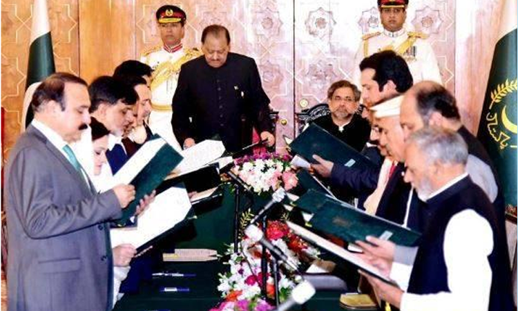 pak-ministers-take-oath
