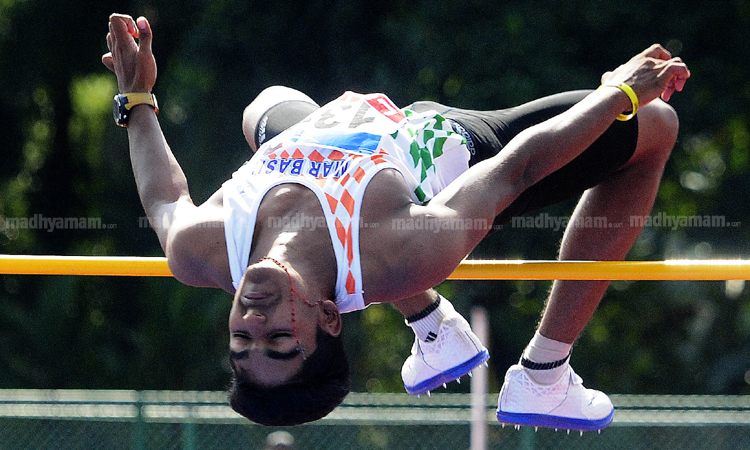 അനന്തു വീണു; പരിക്കിനെയും  തോൽപിച്ച്​ റിജു 