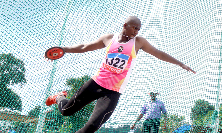 കാലുതെന്നി  ഏറുകൾ പിഴച്ചു; അലക്സിന്  നഷ്​ടമായത് റെക്കോഡ് 