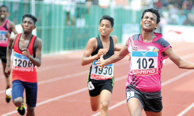 വ​യ​നാ​ട​ന്‍ ആ​ദി​വാ​സി​ക്ക​രു​ത്തു​മാ​യി ക​ണ്ണ​െൻറ വി​ള​യാ​ട്ടം