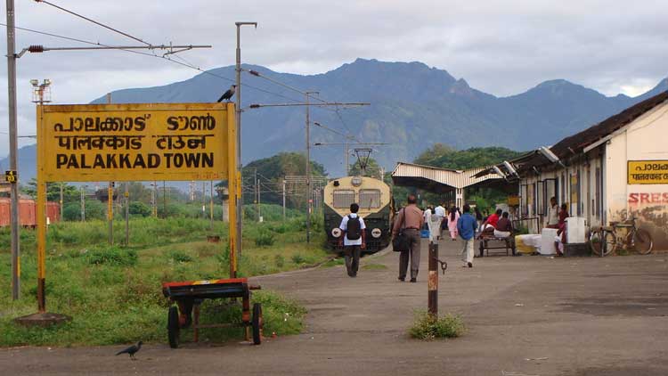 പാലക്കാട്​ തിങ്കളാഴ്​ച മുതൽ നിരോധനാജ്ഞ; കർശന നിയന്ത്രണം