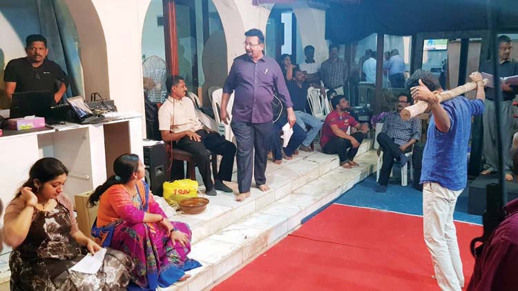 ഉറക്കമൊഴിഞ്ഞ്​ ‘അമ്മ’യുടെ റിഹേഴ്​സൽ ക്യാമ്പ്​; നാടകാവതരണം വെള്ളിയാഴ്​ച