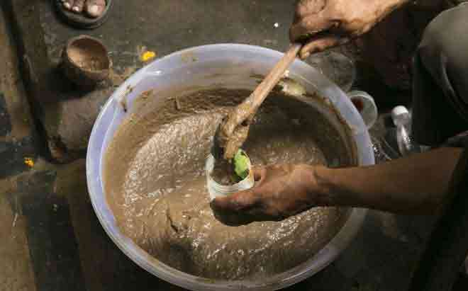 ചാണകമടങ്ങിയ കോവിഡ്​ മരുന്ന്​; ഗുജറാത്ത്​ പരീക്ഷണത്തിനൊരുങ്ങുന്നു
