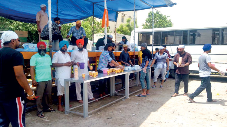 ആ​വോ ഭാ​യ് ട​ണ്ടാ പീ​കേ ജാ​വോ ഭാ​യ്