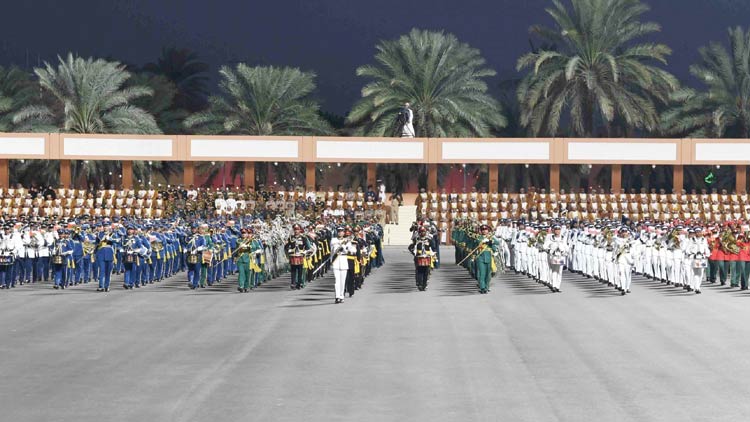 ത്രി​വ​ർ​ണ ശോ​ഭ​യി​ൽ  ദേ​ശീ​യ​ദി​ന ആ​ഘോ​ഷം