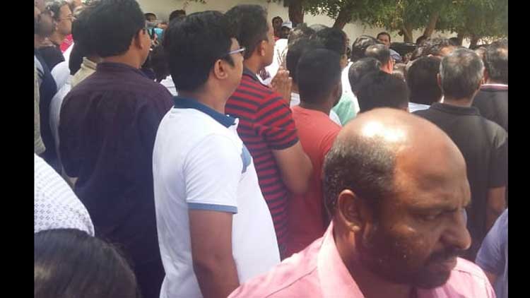 ഫീ​സ്​ വ​ർ​ധ​ന: ര​ക്ഷാ​ക​ർ​ത്താ​ക്ക​ൾ എം​ബ​സി​യെ സ​മീ​പി​ക്കാ​ൻ ഒ​രു​ങ്ങു​ന്നു