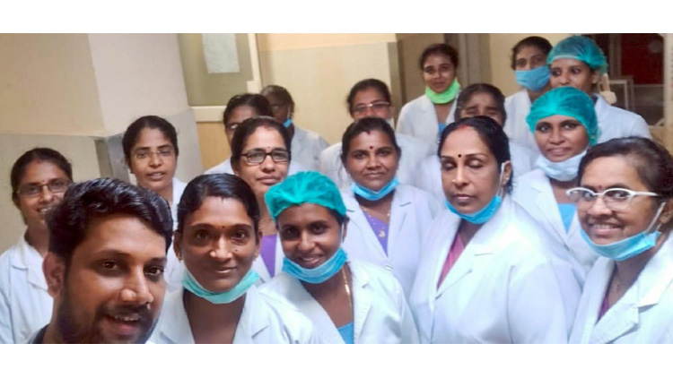 മനം നിറഞ്ഞ്​ കോവിഡ് ആശുപത്രിയിലെ നഴ്​സുമാർ