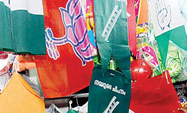 തുടര്‍ച്ചയായ അവധി; വീടുതോറും പ്രചാരണം നടത്തി മുന്നണികള്‍