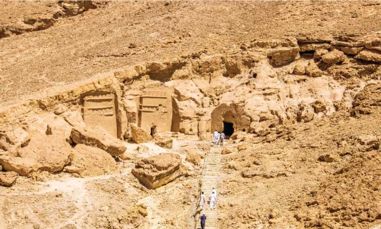 ചരിത്രമുറങ്ങുന്ന പർവത നിരകൾ