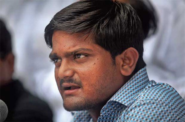 പൊലീസിനെ കൊന്നാലും കുഴപ്പമില്ലെന്ന പരാമര്‍ശം; ഹാര്‍ദിക് പട്ടേലിനെതിരെ രാജ്യദ്രോഹ കുറ്റം