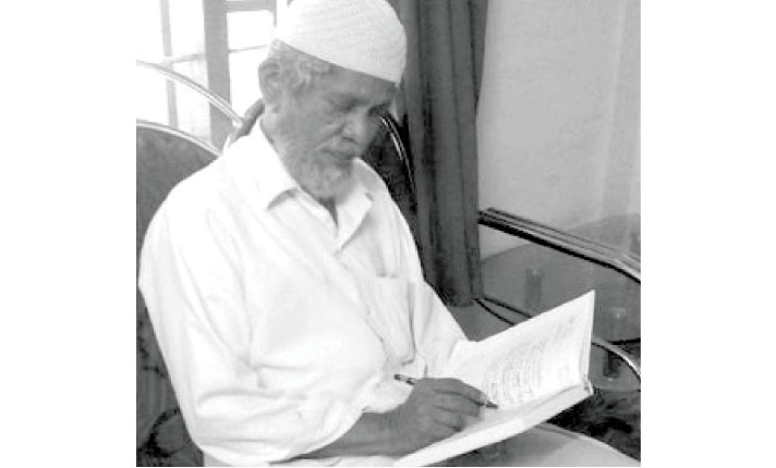 സ്ഥാനാര്‍ഥികള്‍ക്കായി ഇസ്മു ഉസ്താദ് പാട്ടെഴുതുകയാണ്