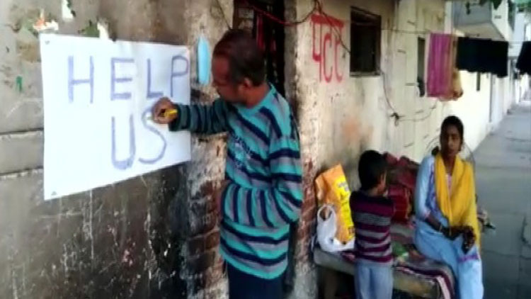 ‘തൊഴിലില്ല, സഹായിക്കണം’; ഈ ചുമരെഴുത്തിന്​ ചിലതൊക്കെ പറയാനുണ്ട്​