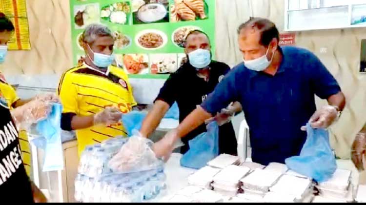 പി.​സി.​എ​ഫ് ഇ​ഫ്​​താ​ർ കി​റ്റ്​ വി​ത​ര​ണം 