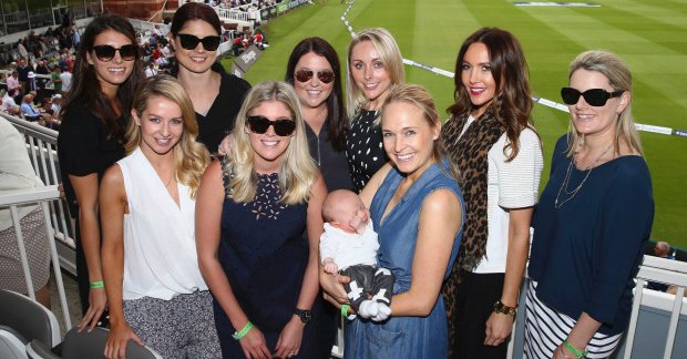 ആഷസ് തോല്‍വിക്ക് കാരണം താരങ്ങളുടെ പെണ്‍പട