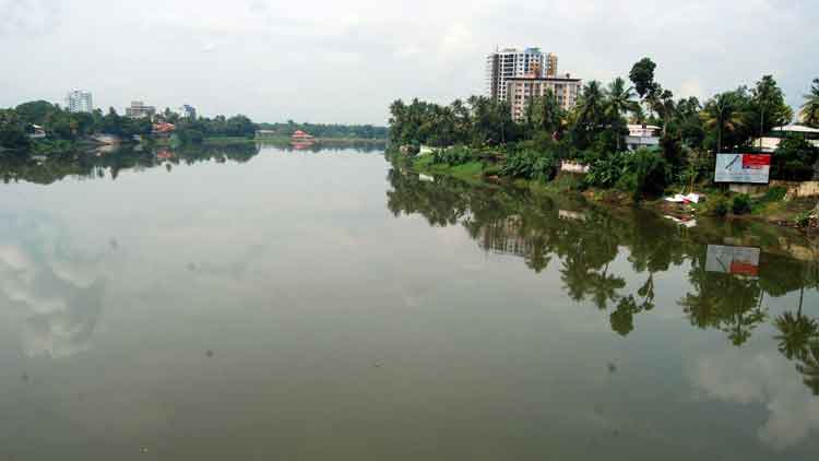 പെരിയാറിൽ വെള്ളപ്പൊക്ക ഭീഷണിയില്ലെന്ന് അധികൃതർ പെരിയാറിൽ വെള്ളപ്പൊക്ക ഭീഷണിയില്ലെന്ന് അധികൃതർ