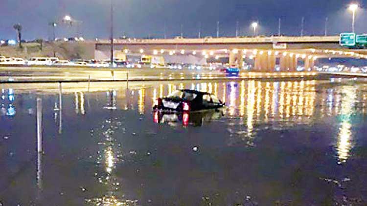 പെ​രു​മ​ഴ​ത്തി​ങ്ക​ൾ