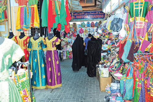 എങ്ങും തിരക്ക്; ട്രാഫിക് പൊലീസ് സുസജ്ജം  ബലിപെരുന്നാളിന് ബഹ്റൈന്‍ ഒരുങ്ങി