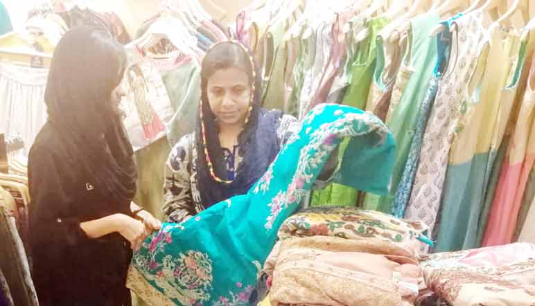 വി​പ​ണി​യി​ൽ പെ​രു​ന്നാ​ൾ ഒ​രു​ക്കം തു​ട​ങ്ങി