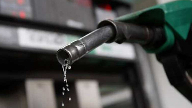 ആ​ഗോ​ള വി​പ​ണി​യി​ല്‍ എ​ണ്ണ​വി​ല ഇ​ടി​യു​ന്നു; ഏ​ഴു​മാ​സ​ത്തെ ഏ​റ്റ​വും കു​റ​ഞ്ഞ നി​ര​ക്കി​ല്‍