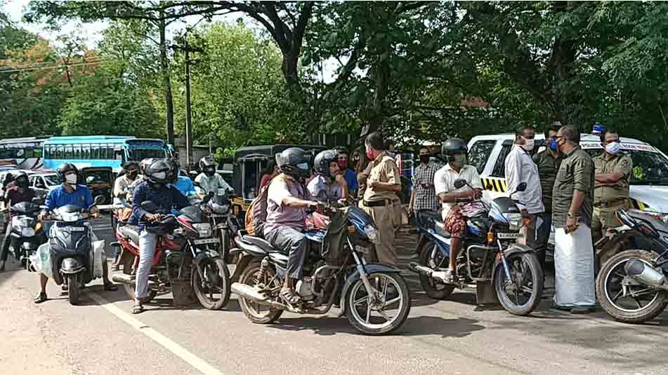 മുന്നറിയിപ്പില്ലാതെ പൊലീസ്​ പാലം അടച്ചു; പെരിങ്ങത്തൂരിൽ സംഘർഷാവസ്​ഥ