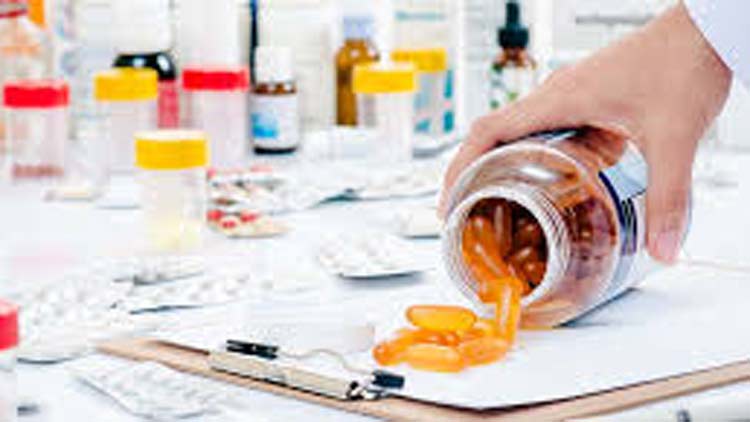 ഫാര്‍മസികളില്‍ 20 ശതമാനം സ്വദേശിവത്കരണം: തൊഴില്‍ മന്ത്രാലയം