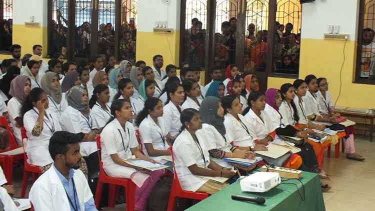 അധ്യാപകക്ഷാമവും കൂട്ട​ത്തോൽവിയും; ഫാർമസി പഠനം താളംതെറ്റുന്നു