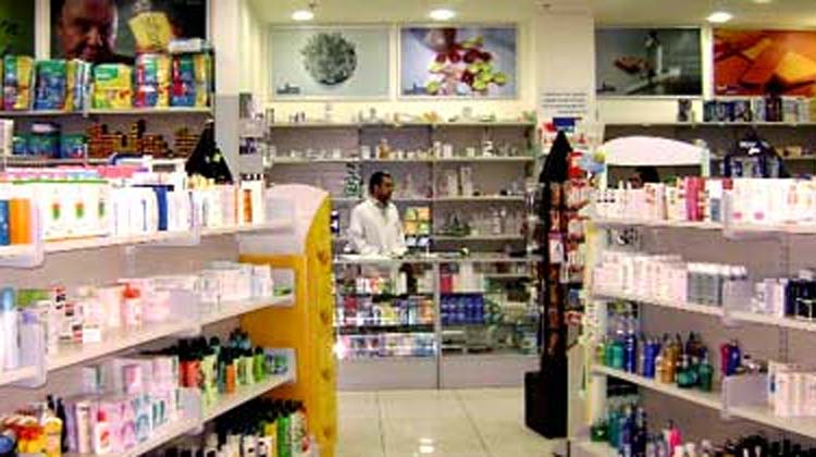 ഫാർമസികളിൽ സ്വദേശിവത്​കരണം; ആദ്യഘട്ടം ഒരു മാസത്തിനകം -തൊഴിൽ മന്ത്രി