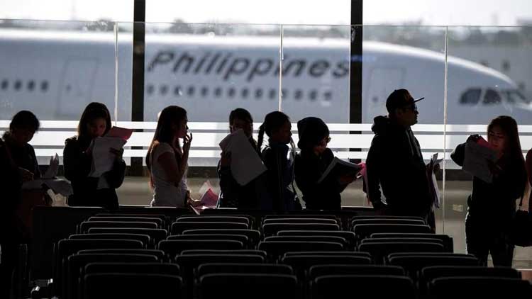 ഫി​ലി​പ്പീ​ൻ​സ്​ ഡി​പ്ലോ​യ്​​മെൻറ്​ വി​ല​ക്ക്​ ഭാ​ഗി​ക​മാ​യി പി​ൻ​വ​ലി​ച്ചു